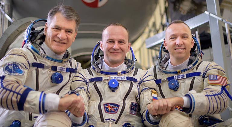 From left: Expedition 52-53 crewmembers Paolo Nespoli, IZ0JPA, of the European Space Agency (left), Sergey Ryazanskiy of the Russian Federal Space Agency (Roscosmos, centre) and Randy Bresnik of NASA (right). NASA photo by Bill Ingalls.